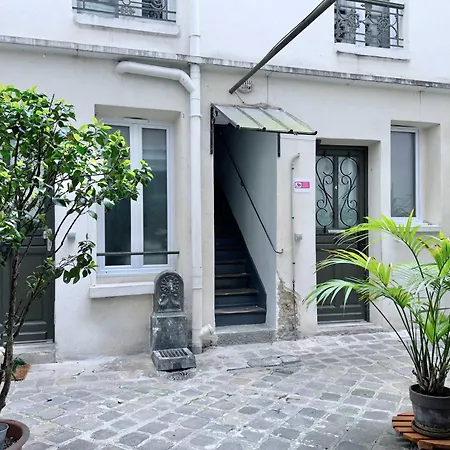 Cosy Hideaway Near Montparnasse Parijs