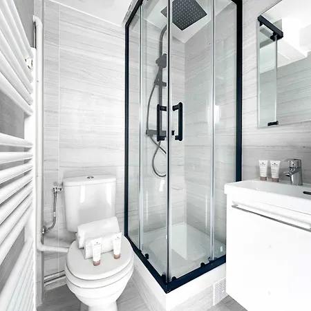 Cosy Hideaway Near Montparnasse * Parijs