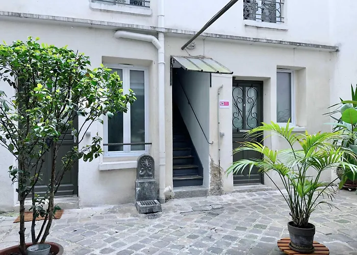 Cosy Hideaway Near Montparnasse Париж