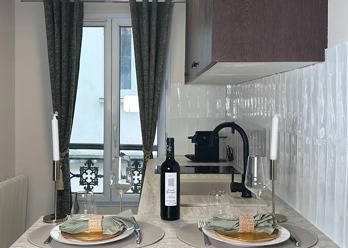 Cosy Hideaway Near Montparnasse Париж