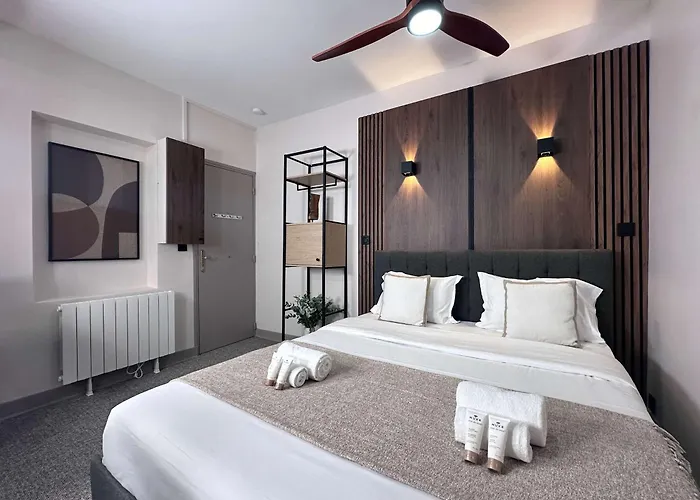 Cosy Hideaway Near Montparnasse Апартаменты Париж
